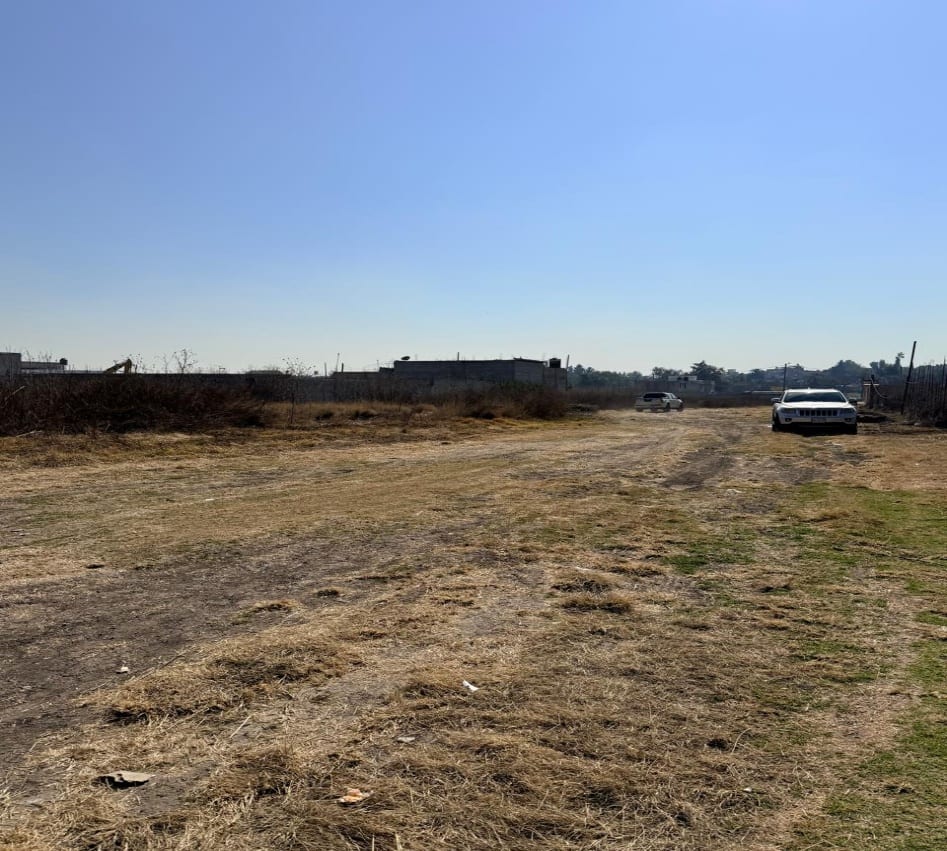 Camino de acceso al terreno desde la calle